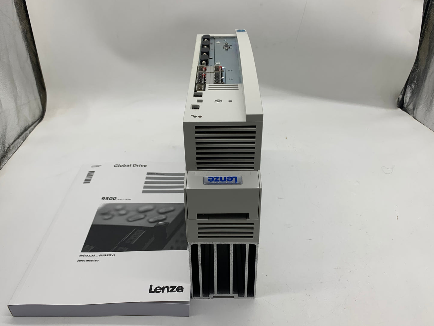 New LENZE EVS9322-ESV004 Inverter