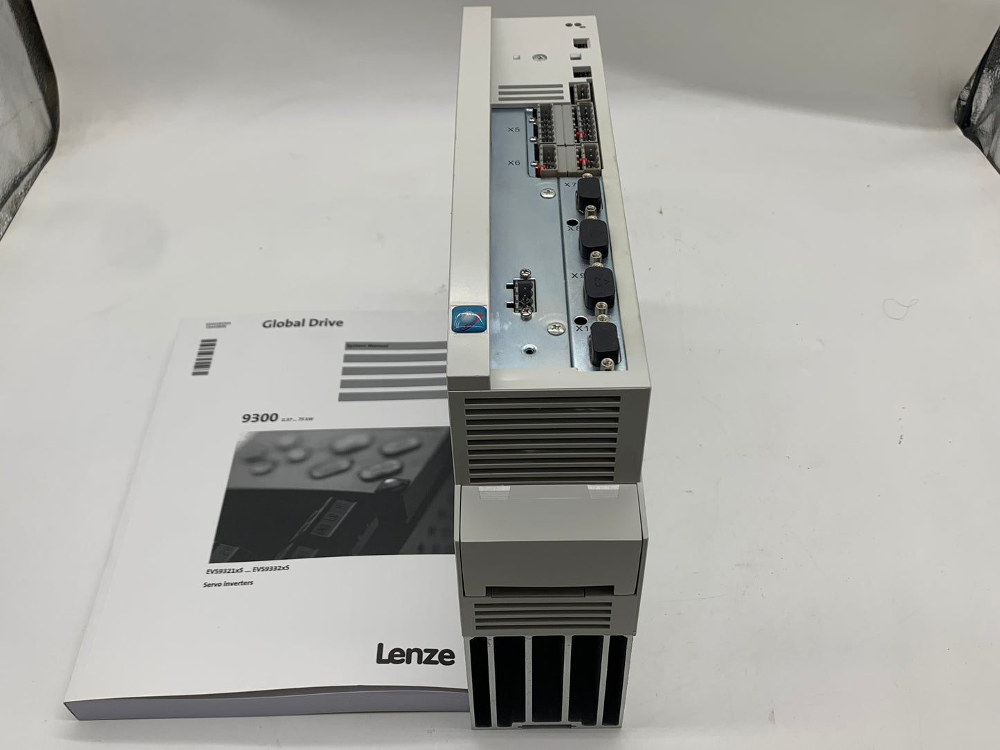 1PC LENZE EVS9323-EK Servoregler 9300 SERIE 400/480 VAC 1,5 KW (2 PS) EINGEBAUTE Einheit EVS9323EK Servo CAM PROFILER Neuer Schnellversand mit einjähriger Garantie Fedex/DHL/UPS