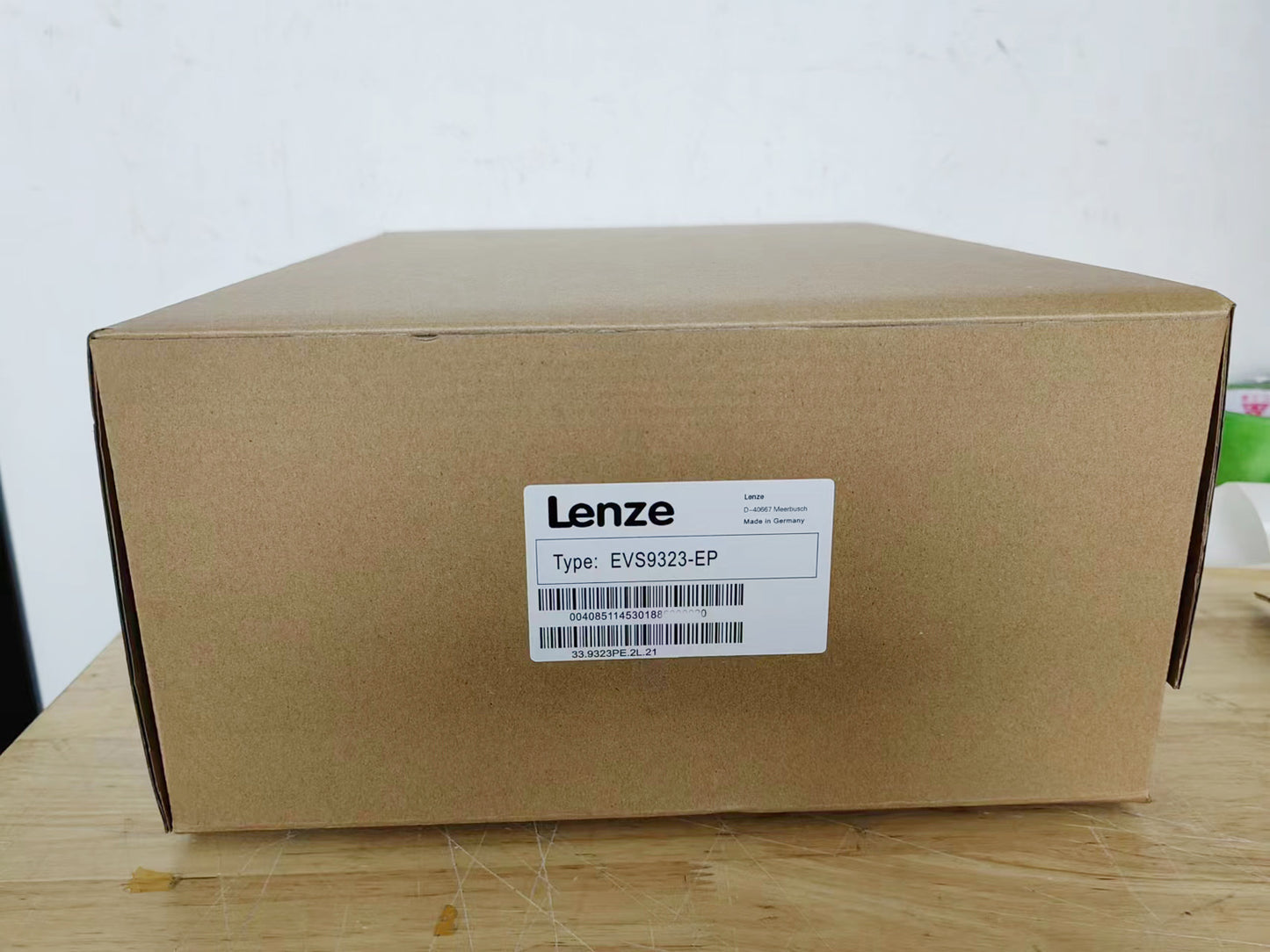 1PC LENZE EVS9323-EK Servoregler 9300 SERIE 400/480 VAC 1,5 KW (2 PS) EINGEBAUTE Einheit EVS9323EK Servo CAM PROFILER Neuer Schnellversand mit einjähriger Garantie Fedex/DHL/UPS