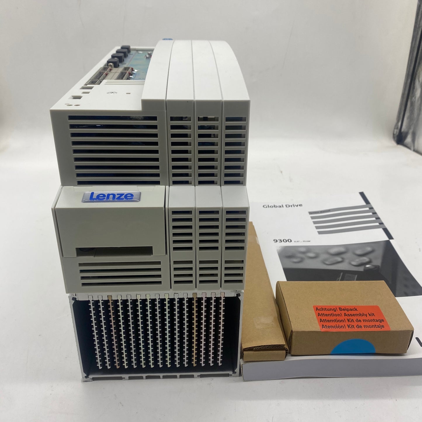 New LENZE EVS9325-ESV004 Inverter