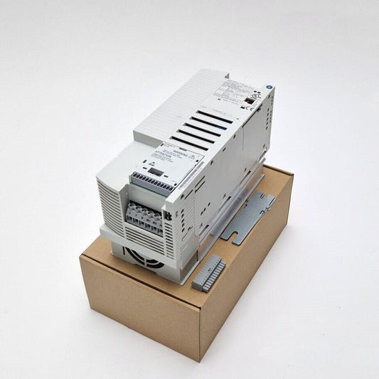 New LENZE E82EV302_4B040 Inverter