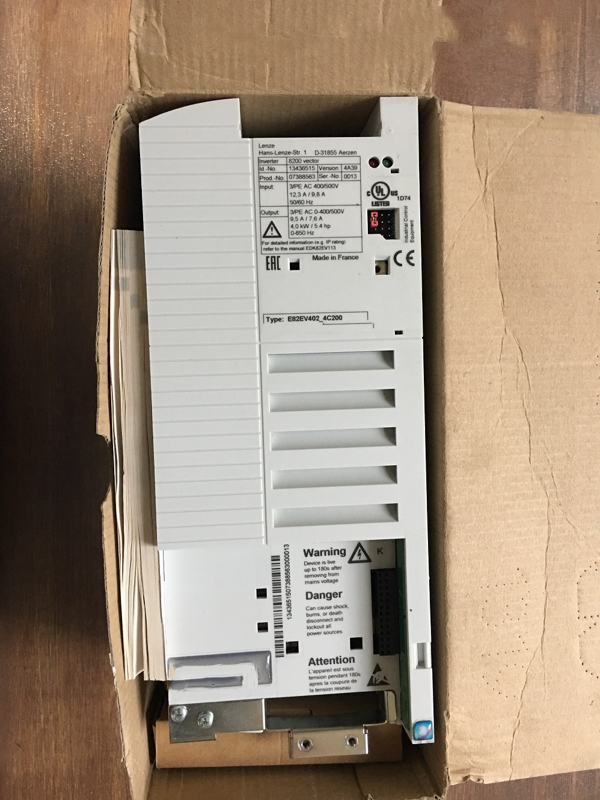 New LENZE E82EV402_4B000 Inverter